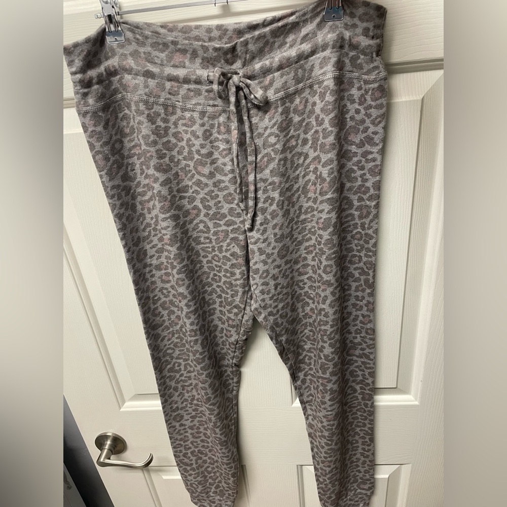 NWOT Beyond yoga joggers